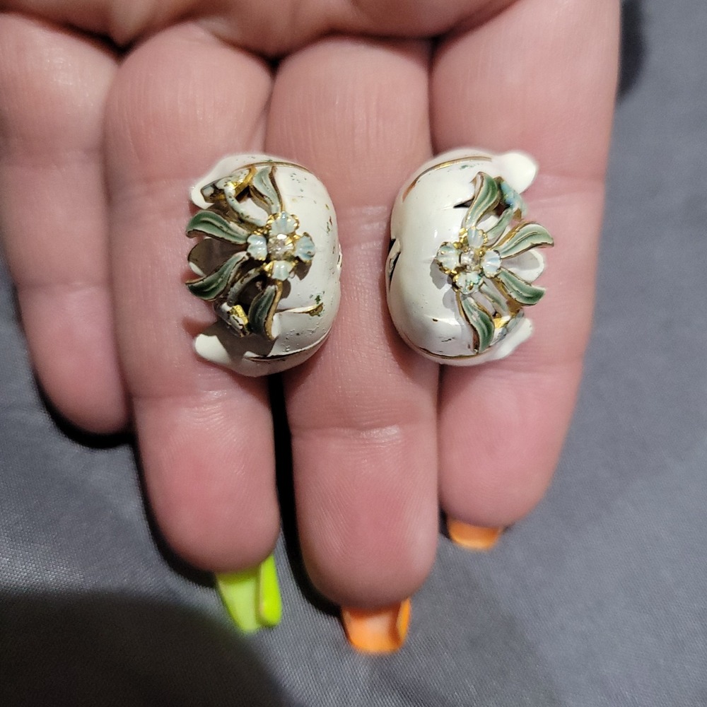 Vintage Sandor White Enamel Rhinestones Flower Clip on Earrings 3D